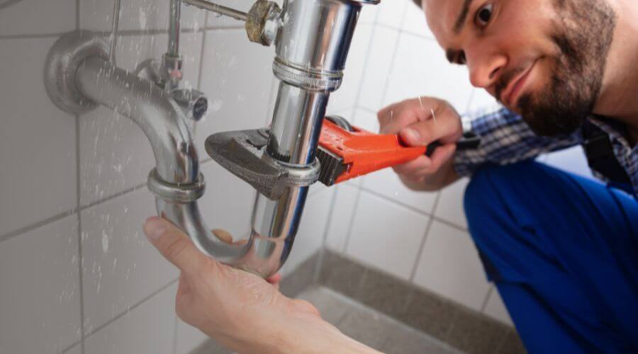 Professional clogged toilet repair services in De Witt, MO